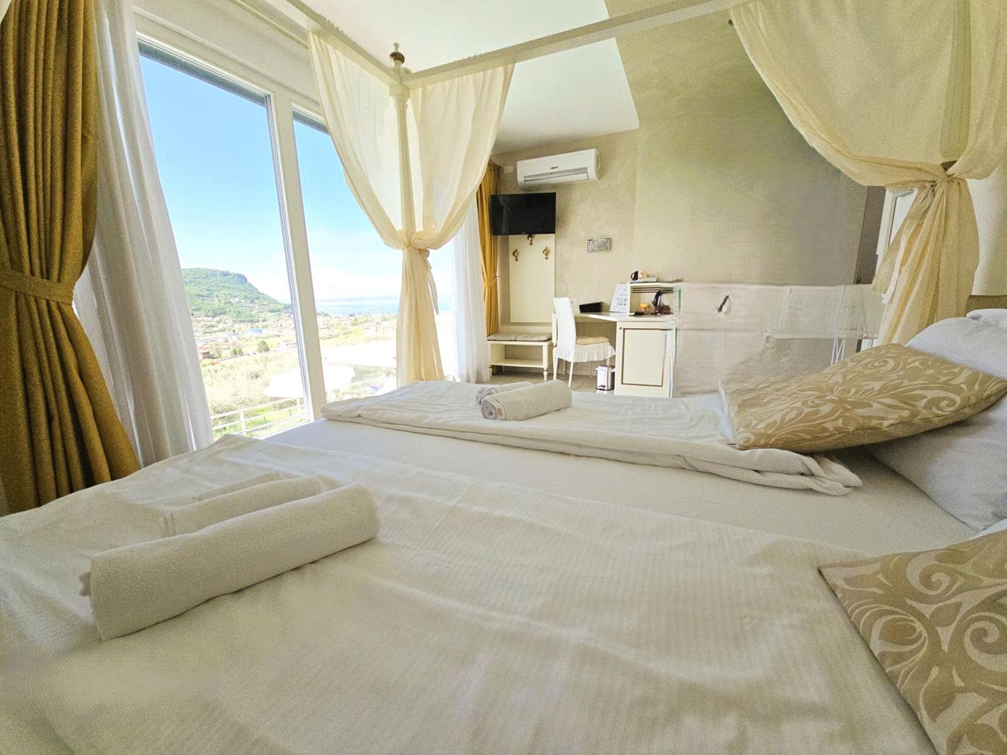 Relais Villa Olivi Costermano Habitación foto