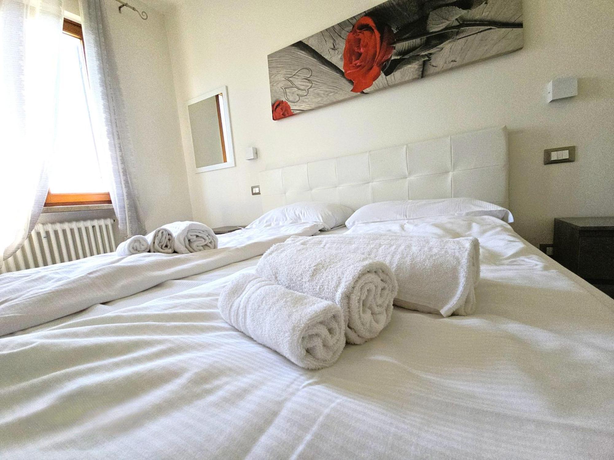 Relais Villa Olivi Costermano Habitación foto